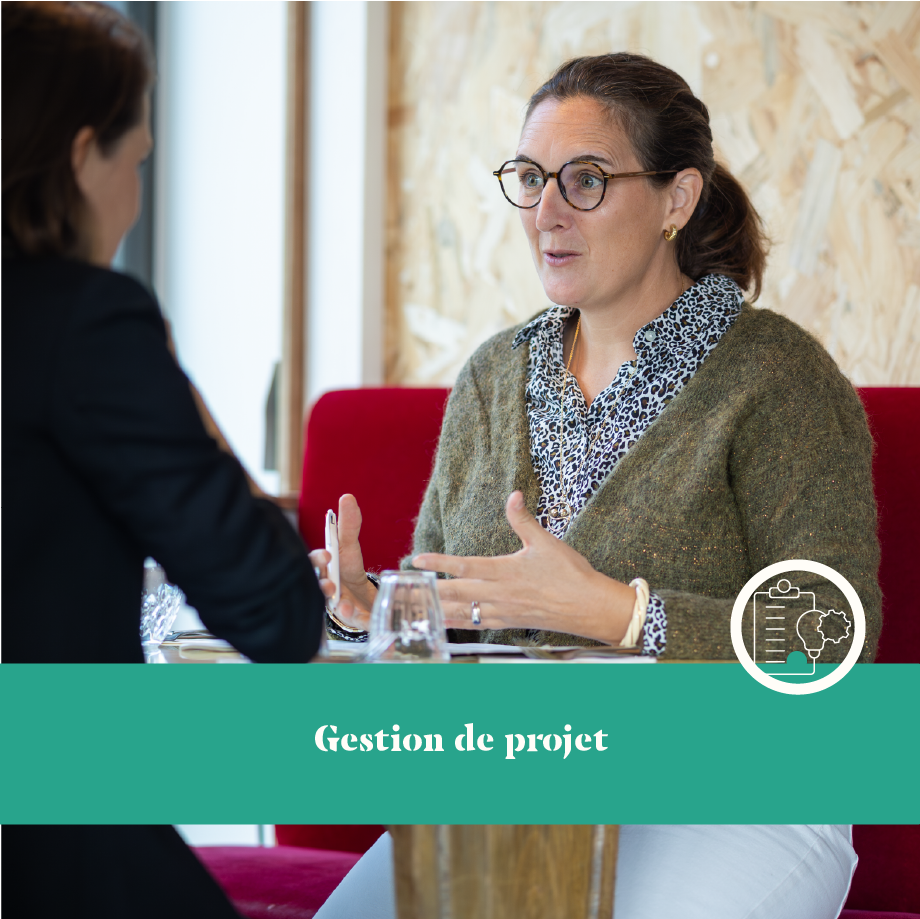 Laurence Revenaz en séance de travail avec un dirigeant